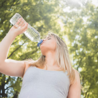 Come prevenire la disidratazione durante l’estate: consigli utili per mantenerti idratato